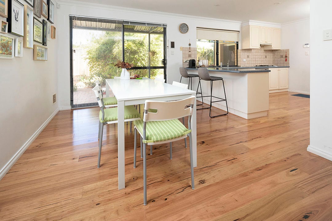 17213_Rustic_Blackbutt_130_005