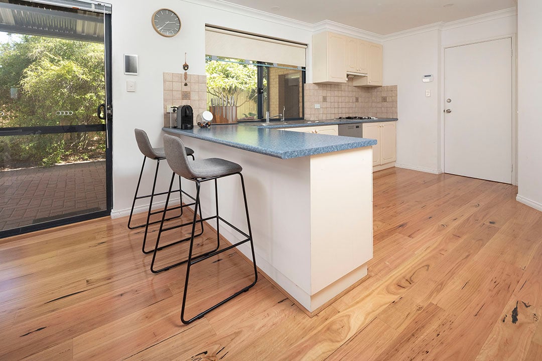17213_Rustic_Blackbutt_130_006