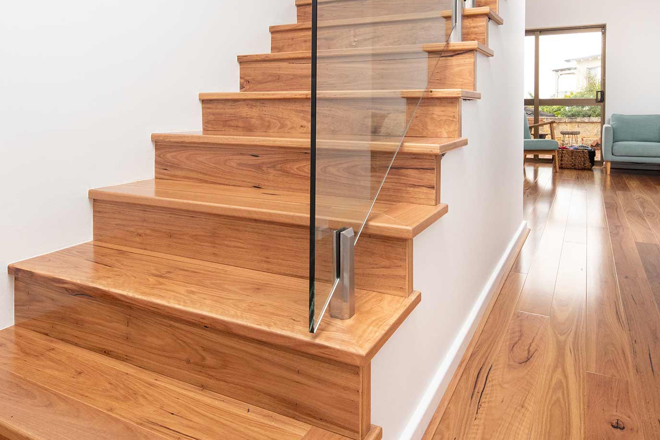18378_Kerrigan_Rustic_Blackbutt_130_09 sTAIRS