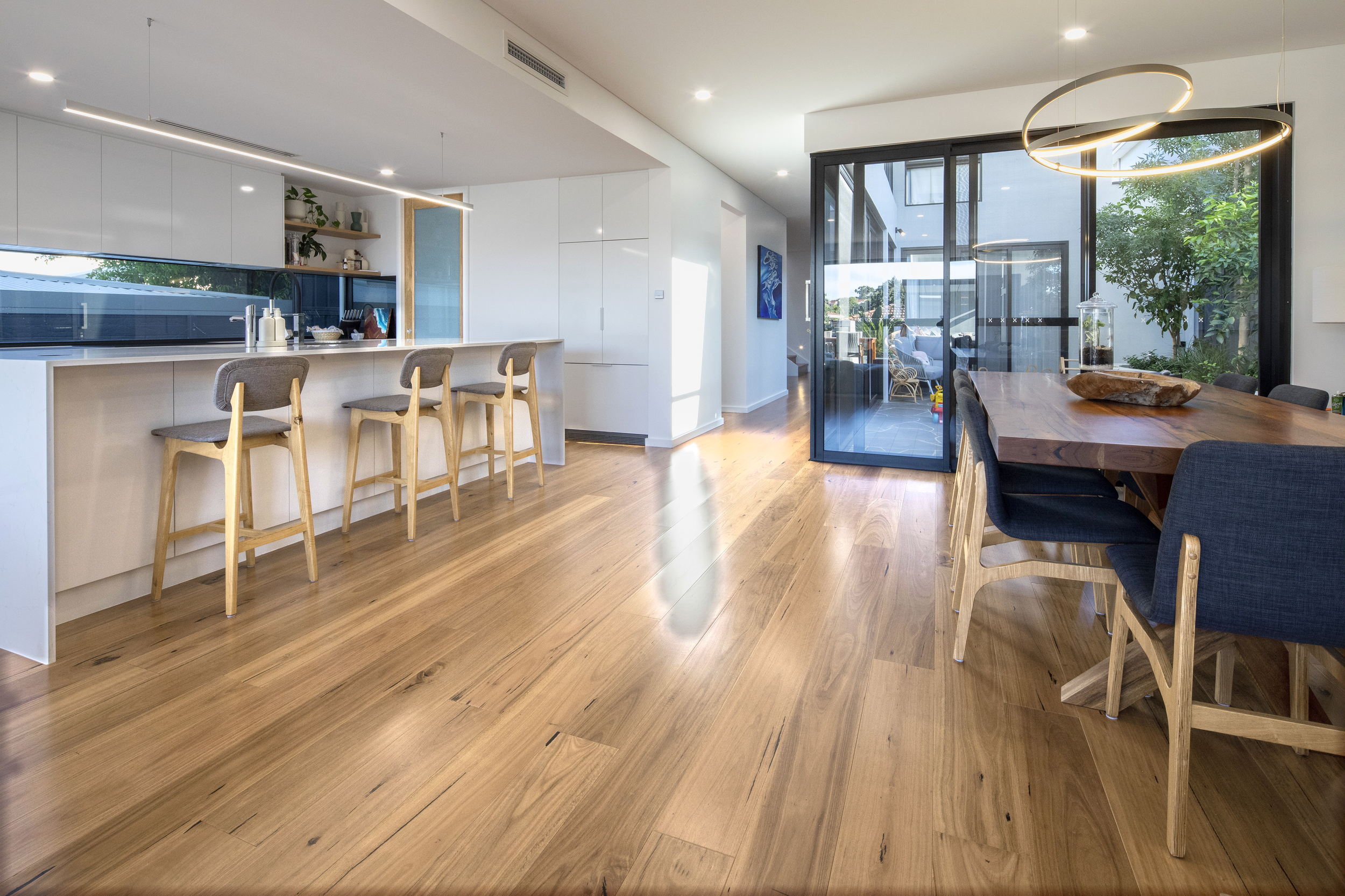 17143_Oceanblue_Construction_Blackbutt_180_12-1