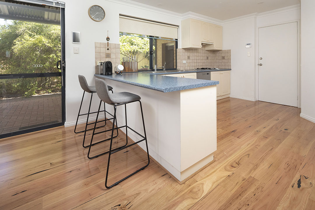 17213_Rustic_Blackbutt_130_006