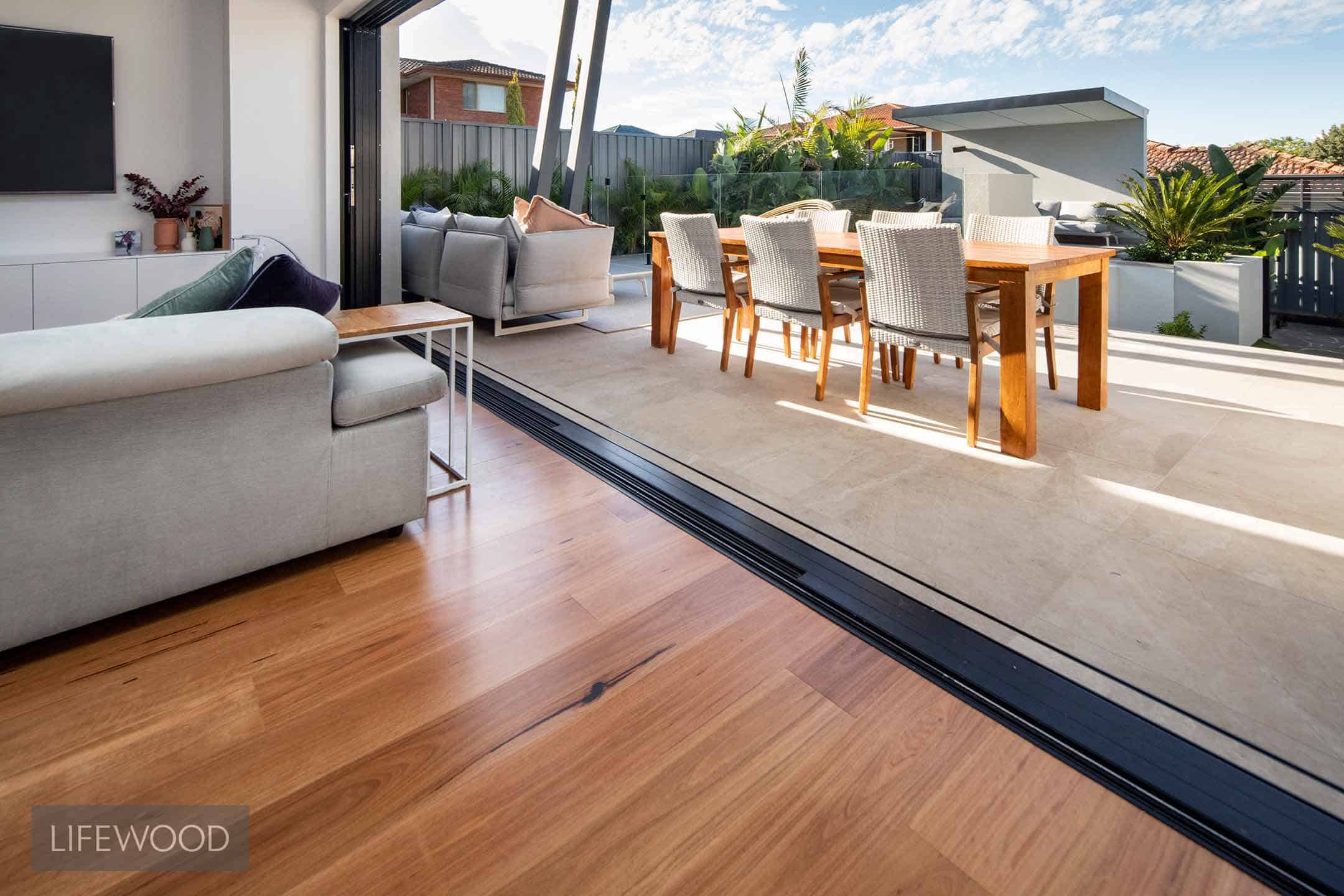 17143_Oceanblue_Construction_Blackbutt_180_14