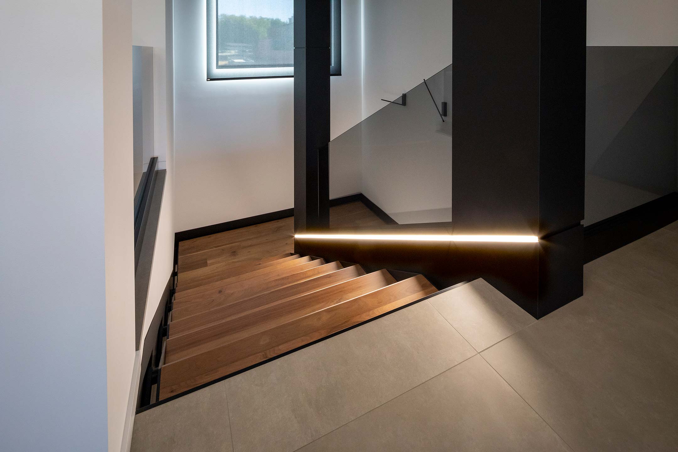 Compare the best hardwood flooring options in Australia for durability, moisture resistance, termite resistance, installation effort, and long-term value.